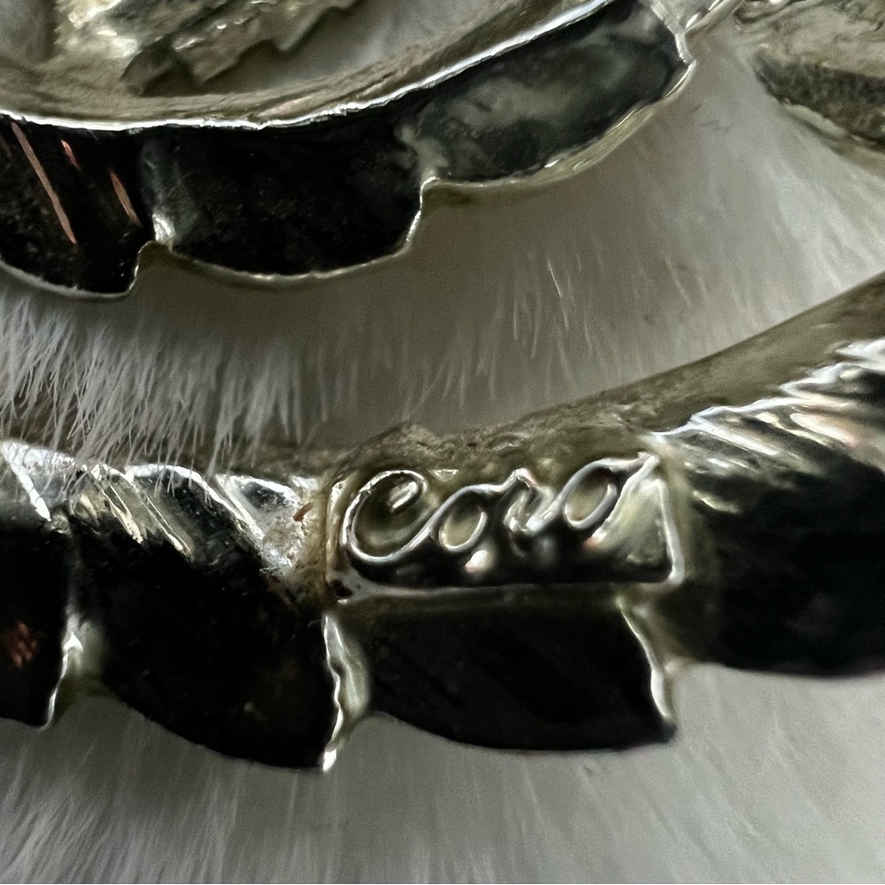 Coro Silver Tone Roses and Leaves Brooch - Picture 6 of 9